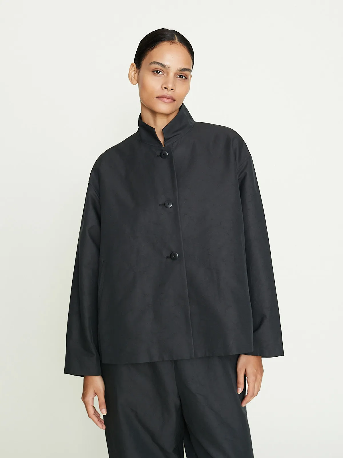 Back Tuck Cropped Jacket in Vintage Black