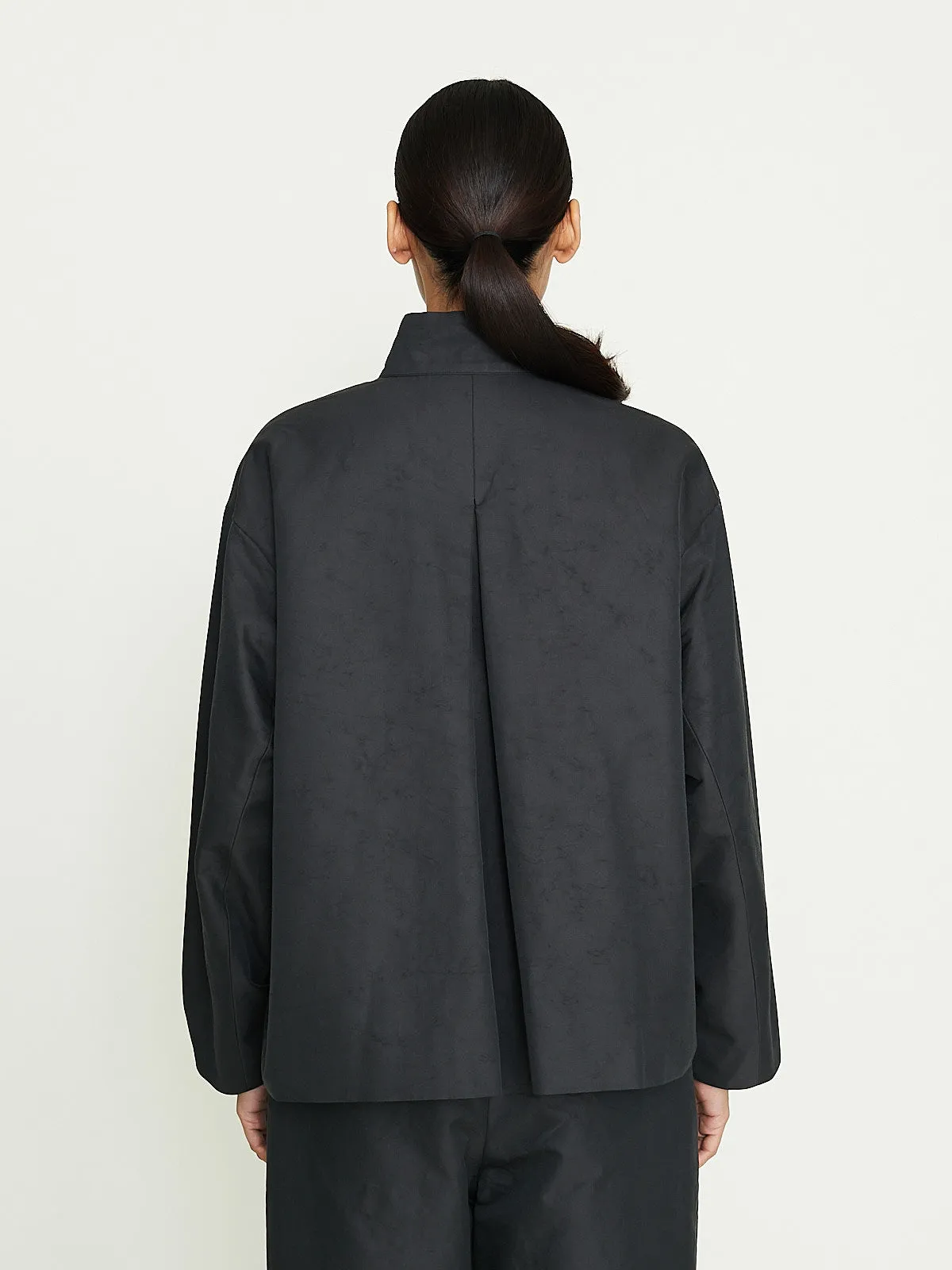 Back Tuck Cropped Jacket in Vintage Black