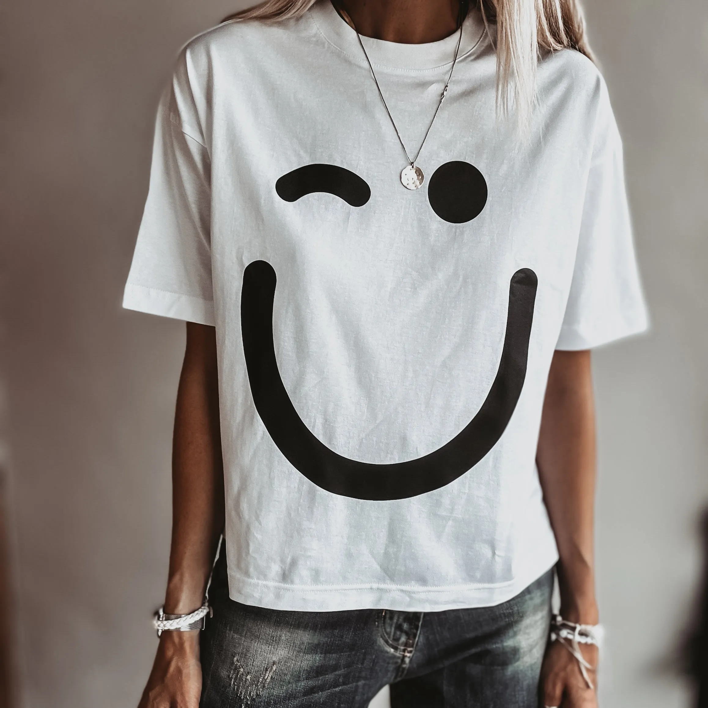 WHITE smiley t shirt *relaxed style* NEW