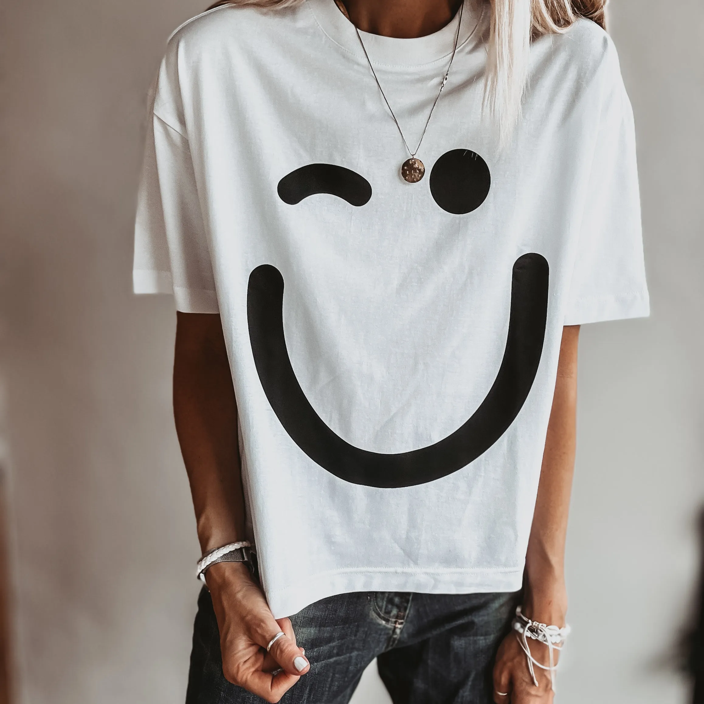 WHITE smiley t shirt *relaxed style* NEW