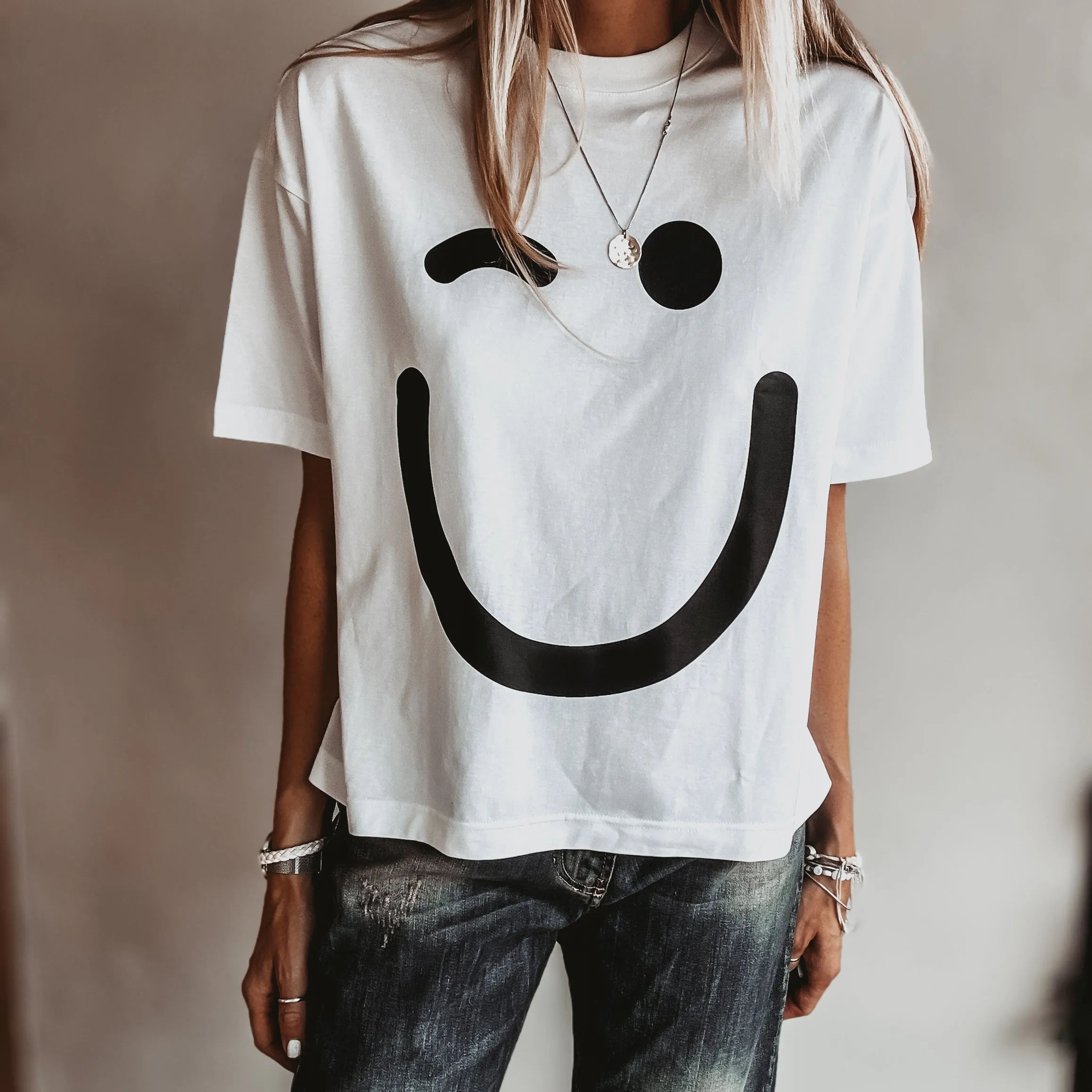 WHITE smiley t shirt *relaxed style* NEW